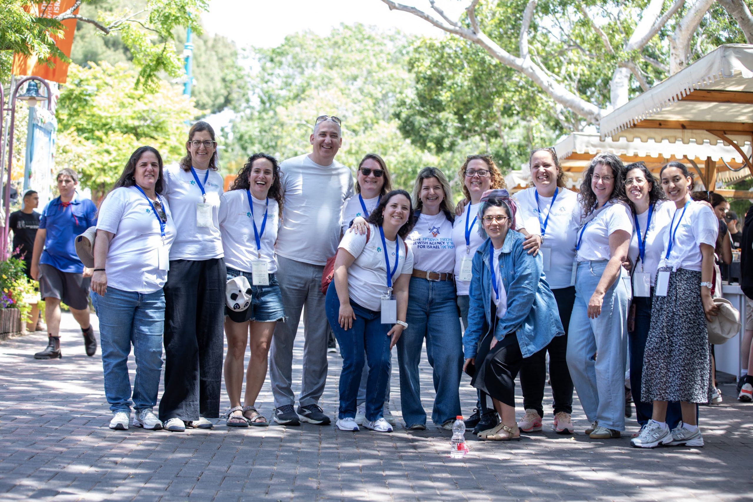 מנכ"ל הסוכנות היהודית יהודה סטון עם צוות הקרן לנפגעי טרור של הסוכנות היהודית